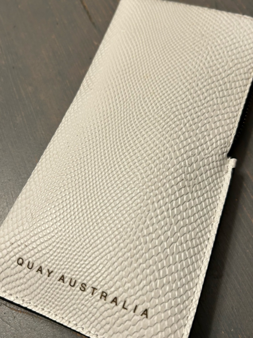 Quay Australia glasses case
Nice condition